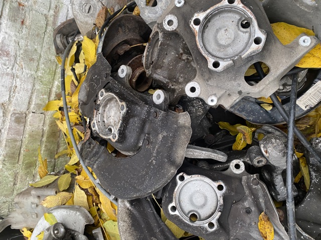 Цапфа поворотного кулака 31211096496 BMW