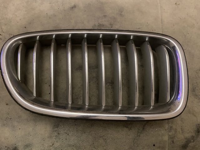 Решітка радіатора права 51137336478 BMW
