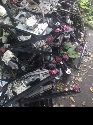 Механізм стеклопідйомника дверей передніх, лівих 51338236859 BMW