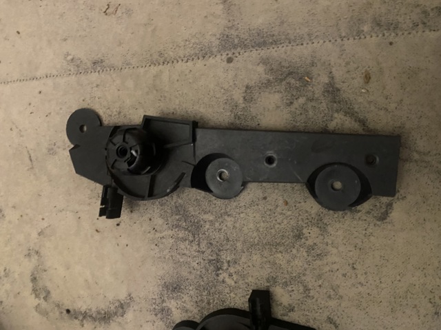 Кронштейн ручки відкривання капота 51439143458 BMW