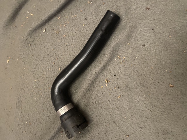 Водопровідна труба системи охолодження 64218381224 BMW