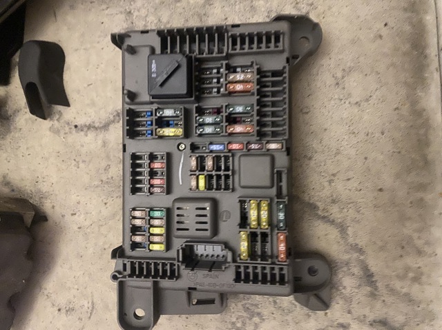 Корпус запобіжників 6931687 BMW