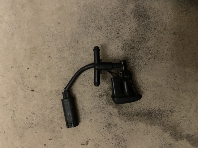 Сопло склоомивача вітрового скла 7110851 BMW