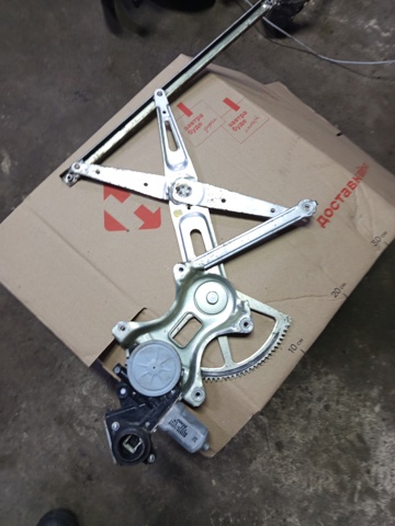 Склопідйомник передньої лівої двері Тойота Рав 4 III