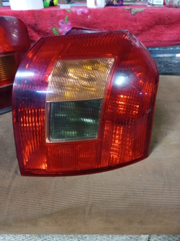 Ліхтар задній правий 8155102150 TOYOTA