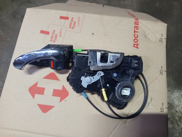 Замок двері правої передньої A046693 TOYOTA