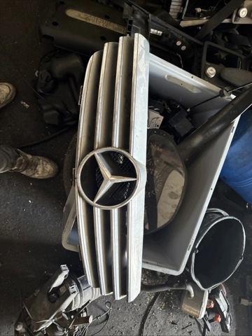 Решітка радіатора Mercedes CLK