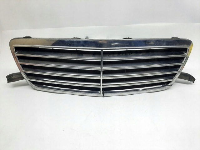 Решітка радіатора Mercedes E