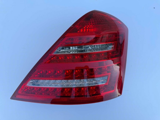 Задні ліхтарі Mercedes S