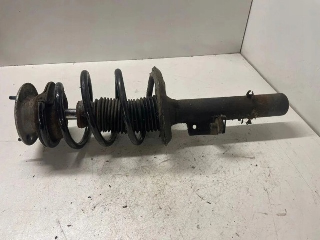 Стійка передня права 3413146 BMW