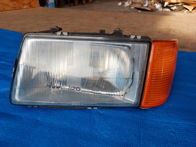 Фари Ауді 100 C3