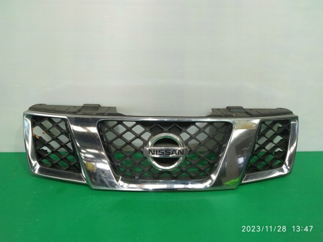 Решітка радіатора Nissan Pathfinder
