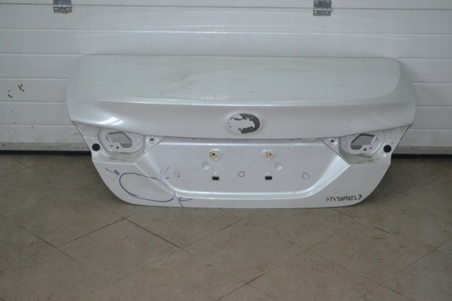 Кришка багажника кузова 6440133740 TOYOTA