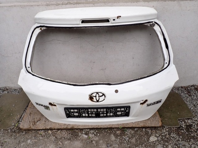 Задня ляда 670050D110 TOYOTA