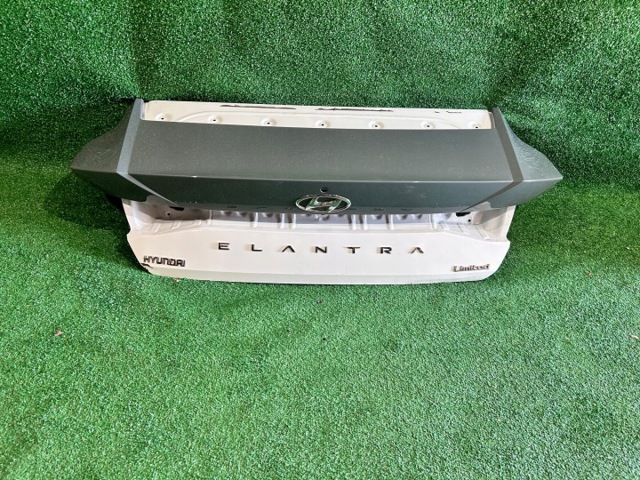 Кришка багажника кузова 69200AA010 HYUNDAI