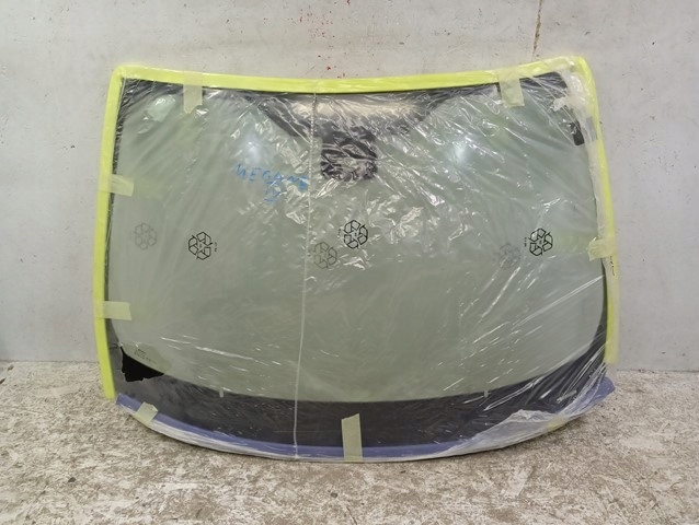 Переднє скло 727120185R RENAULT
