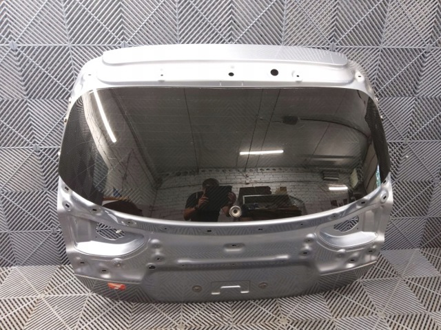 Двері багажника 73700J7200 HYUNDAI