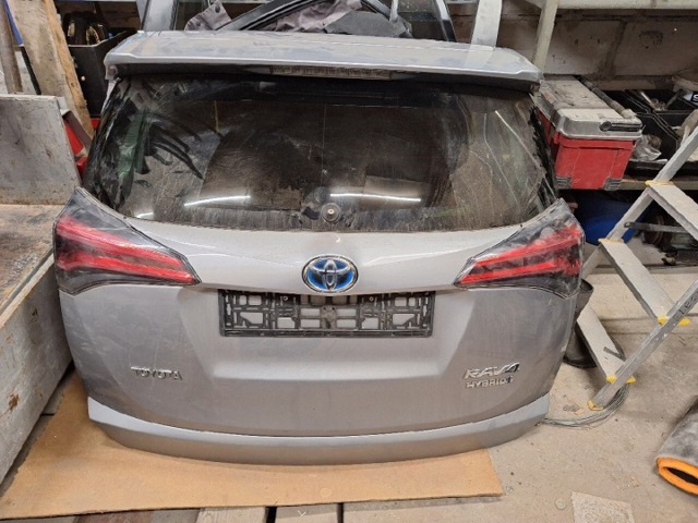 Накладка на багажник 7680142908 TOYOTA