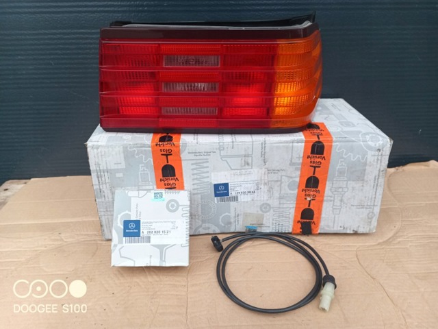 Задній правий стоп A1298203864 MERCEDES