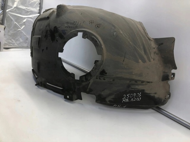 Підкрилок передній лівий A1776901103 MERCEDES