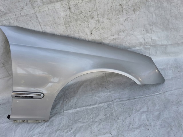 Переднє праве крило A2038800218 MERCEDES