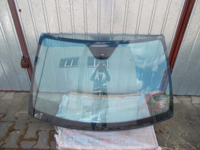 Переднє скло A2096700801 MERCEDES