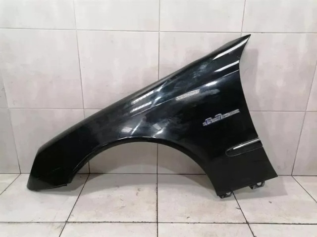 Бічна частина передня ліва A2118801318 MERCEDES