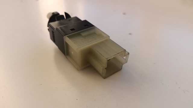 Датчик педалі гальма A0015456709 MERCEDES