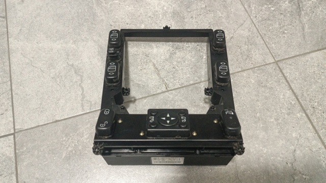 Центральна кнопка склопід'ємника A1638207210 MERCEDES