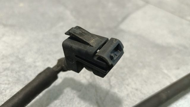 Форсунка омивача скла лобового, ліва A1648600947 MERCEDES