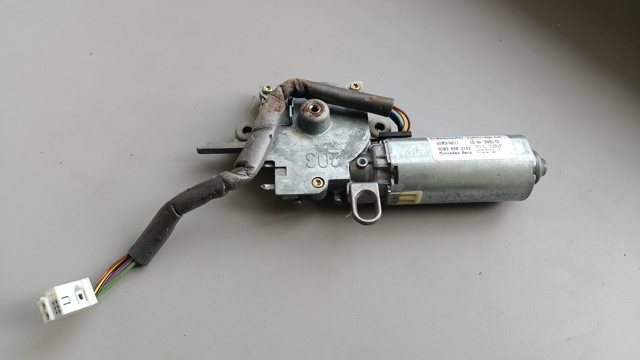 Двигун приводу люка A2038203142 MERCEDES