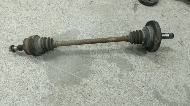 Привід задній A2113500556 MERCEDES