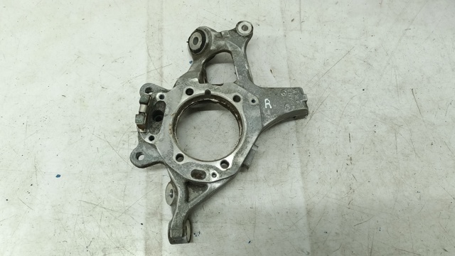 Цапфа поворотна права A2113508408 MERCEDES