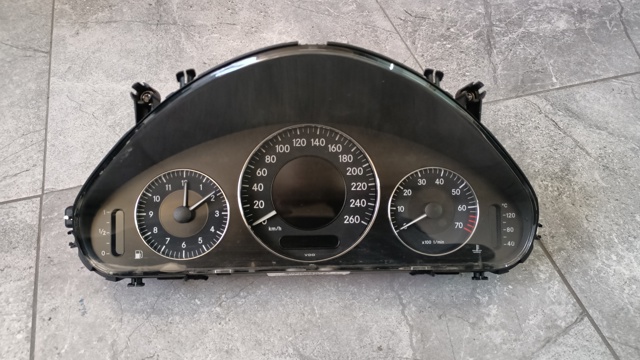 Приладова дошка-щиток приладів A2115405348 MERCEDES