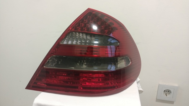 Ліхтар задній правий A2118200664 MERCEDES