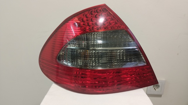 Задня ліва фара A2118202564 MERCEDES