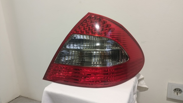 Ліхтар задній правий A2118202664 MERCEDES