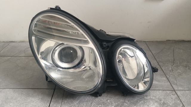 Фара передня права A2118203061 MERCEDES
