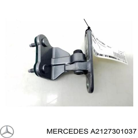 Петля задніх (навстіж) дверей, права верхня A2127301037 MERCEDES