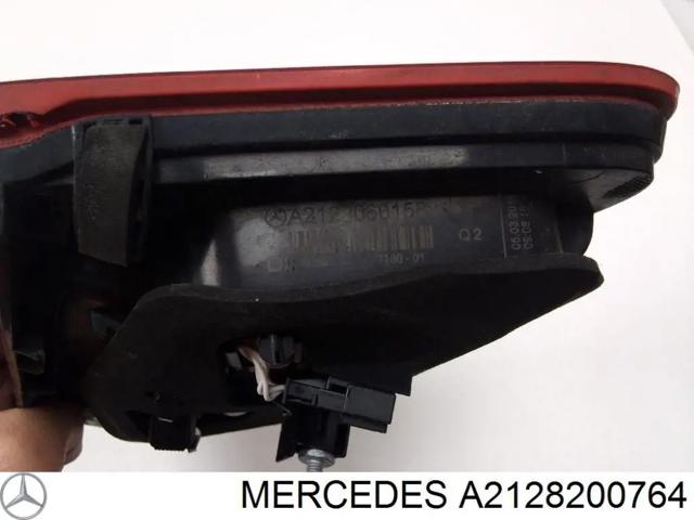 Задня ліва внутрішня фара A2128200764 MERCEDES