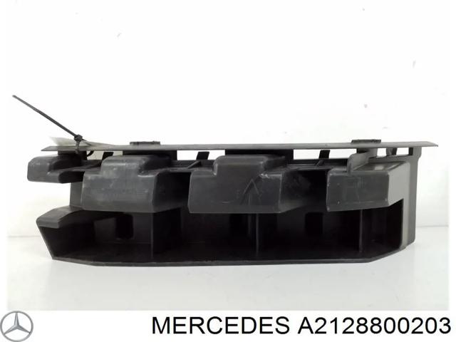 Кронштейн бампера заднього, правий A2128800203 MERCEDES