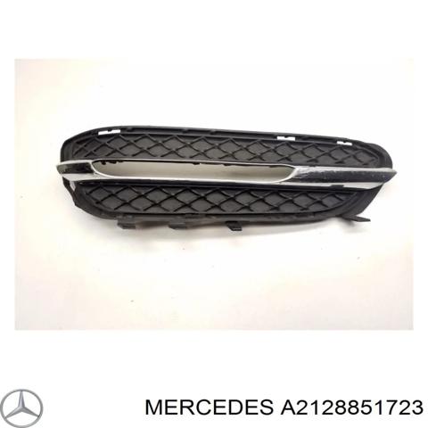 Заглушка, решітка протитуманних фар бампера переднього, ліва A2128851723 MERCEDES