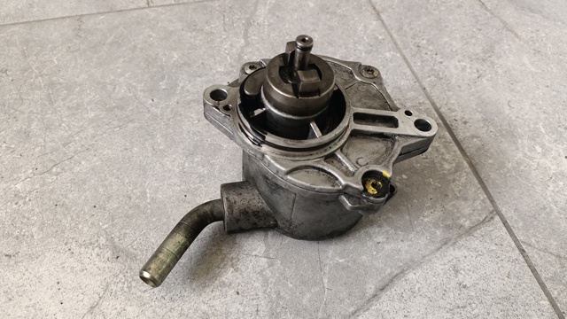 Насос вакуумний A6122300065 MERCEDES