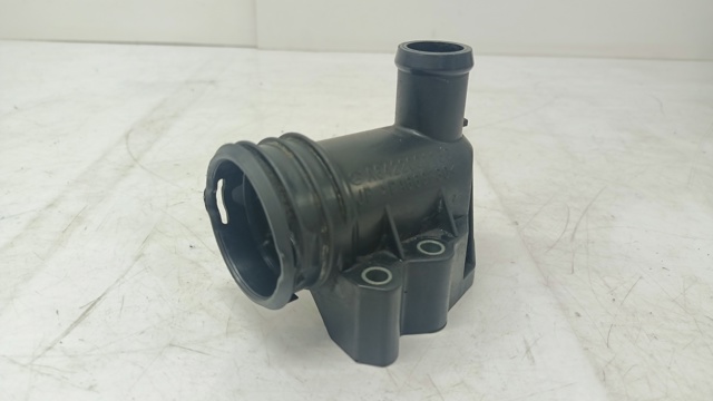 Фланець системи охолодження (трійник) A6422001156 MERCEDES