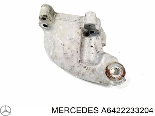 Кронштейн подушки (опори) двигуна, правої A6422233204 MERCEDES