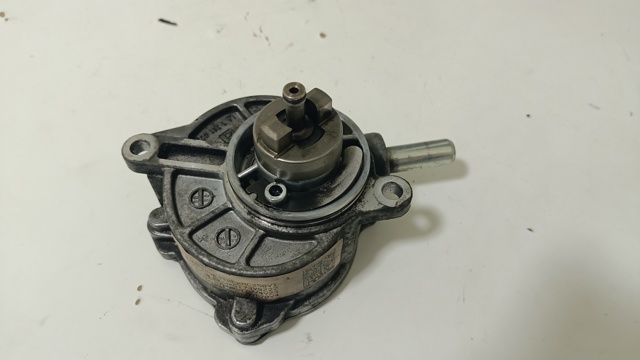 Насос вакуумний A6462300465 MERCEDES