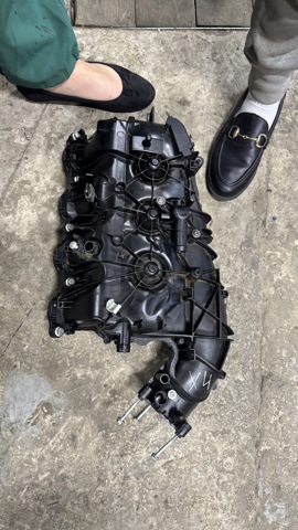 Колектор впускний 11618647975 BMW