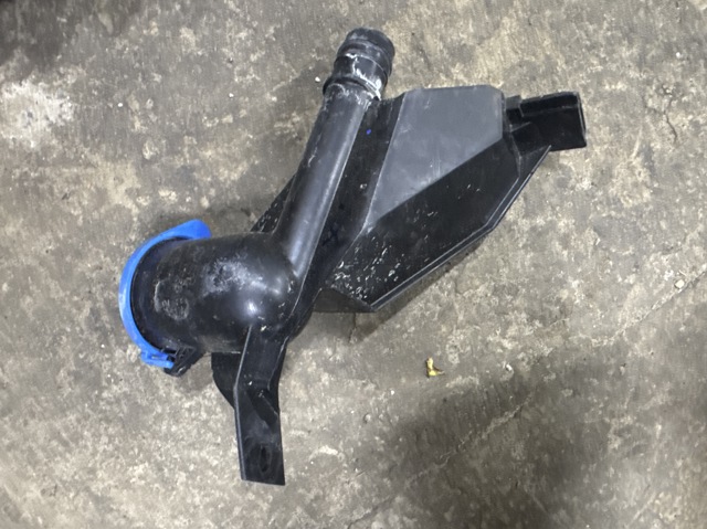 Горловина бачка омивача 61669478808 BMW