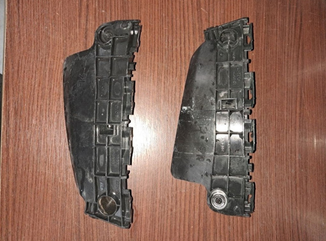 Праве кріплення переднього бампера 5211560141 TOYOTA