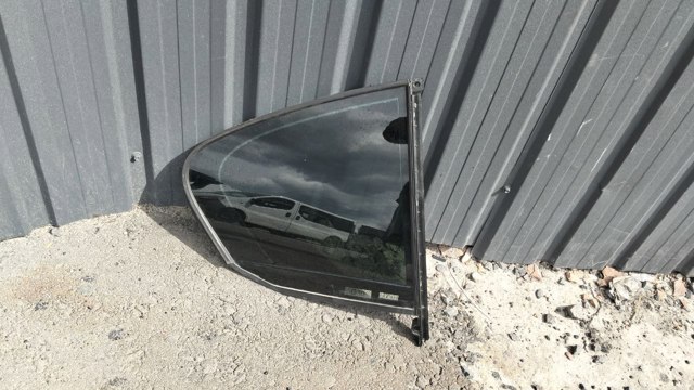 Кватирка двері трикутник, задня, права 51352711108 BMW